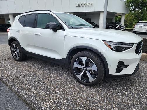 Crystal White 2026 Volvo XC40 Plus