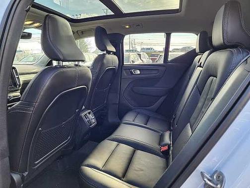 2024 Volvo XC40 Plus