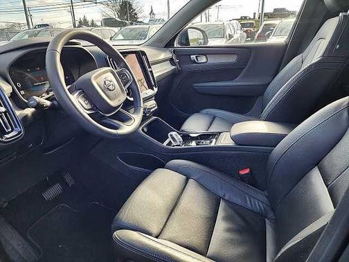 2024 Volvo XC40 Plus