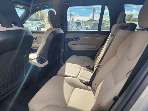 2025 Volvo XC90 B6 Plus 7-Seater