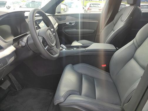 2024 Volvo XC90 Ultimate Bright Theme