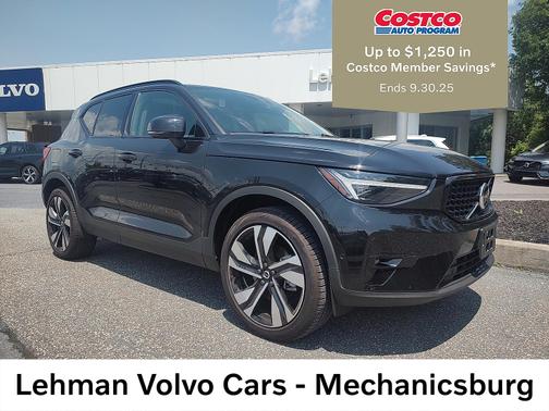 2025 Volvo XC40 B5 Plus Dark Theme