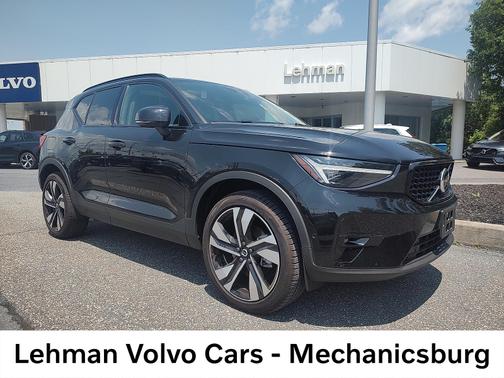 2025 Volvo XC40 B5 Plus Dark Theme