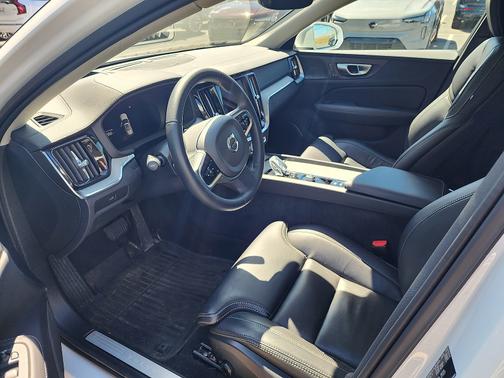 2024 Volvo V60 Cross Country B5 Ultimate