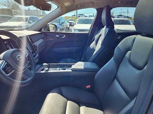 Onyx Black 2023 Volvo XC60 Plus