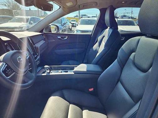 2023 Volvo XC60 Plus