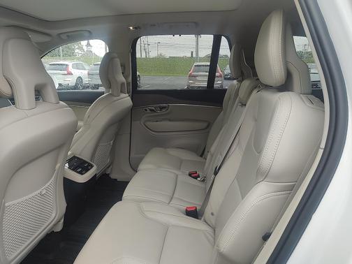 2024 Volvo XC90 B6 Plus Bright Theme 7-Seater