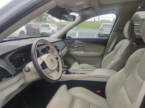 2024 Volvo XC90 B6 Plus Bright Theme 7-Seater