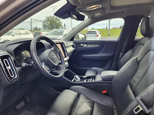 2023 Volvo XC40 B5 Plus Bright Theme