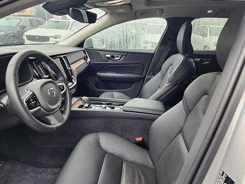 2025 Volvo V60 Cross Country Plus