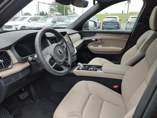 2025 Volvo XC90 B5 Plus 7-Seater