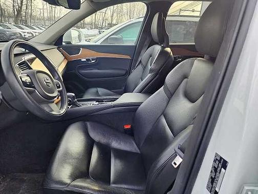 2022 Volvo XC90 