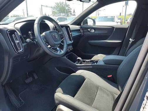 2023 Volvo XC40 Ultimate