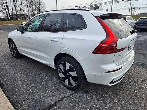 2025 Volvo XC60 Plug-In Hybrid Plus