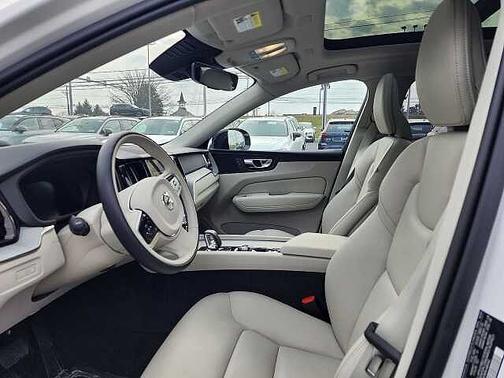 2025 Volvo XC60 Plug-In Hybrid Plus