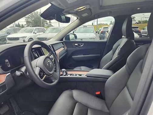 2024 Volvo XC60 Plus
