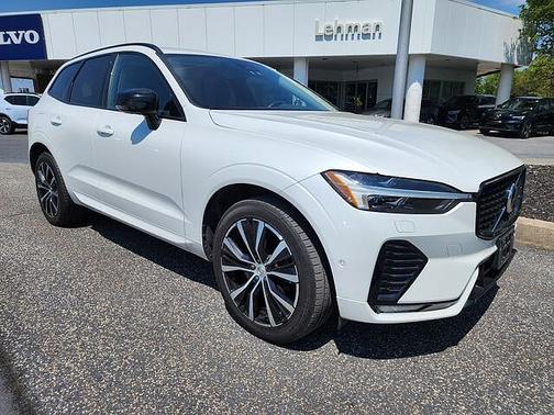 Crystal White 2023 Volvo XC60 Plus