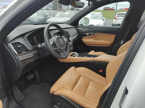 2023 Volvo XC90 Recharge Plug-In Hybrid Ultimate Bright Theme
