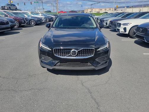 2023 Volvo V60 Cross Country Ultimate
