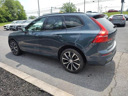 2024 Volvo XC60 B5 Plus Dark Theme