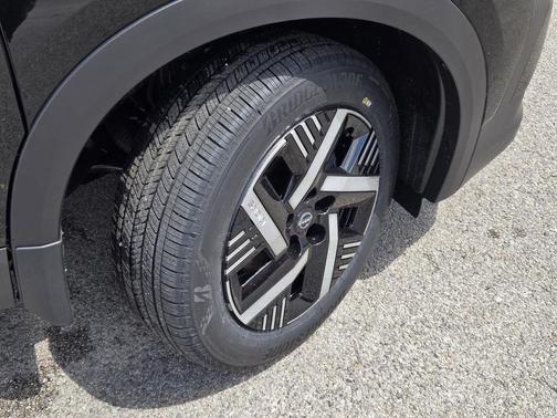 Super Black 2026 Nissan Kicks SV