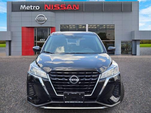 Super Black 2024 Nissan Kicks S