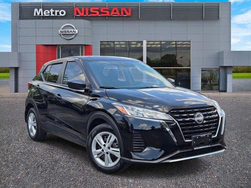 Super Black 2024 Nissan Kicks S