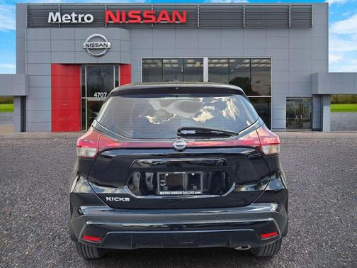 Super Black 2024 Nissan Kicks S