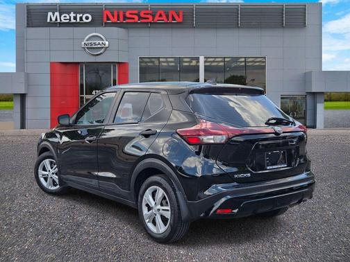 Super Black 2024 Nissan Kicks S