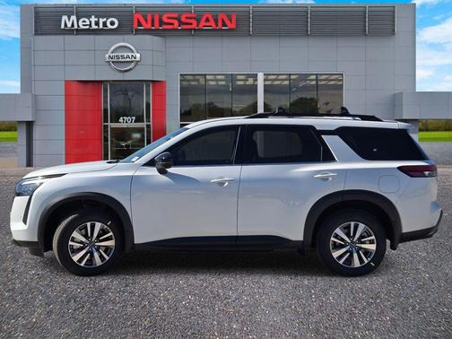 2026 Nissan Pathfinder SL