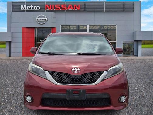 Salsa Red Pearl 2016 Toyota Sienna SE