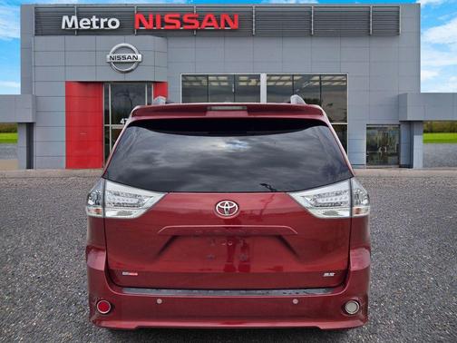 Salsa Red Pearl 2016 Toyota Sienna SE