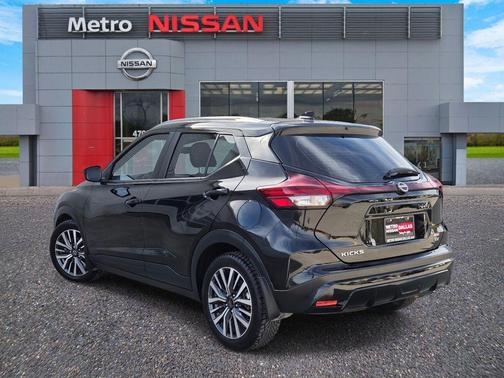 2022 Nissan Kicks SV