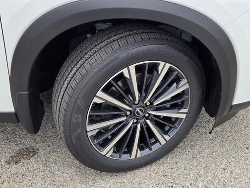 White Pearl 2026 Nissan Pathfinder Platinum