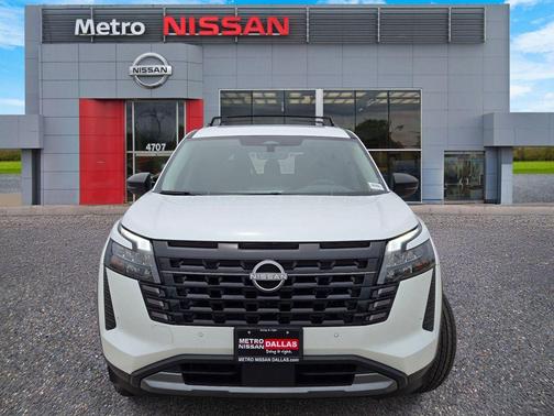 White Pearl 2026 Nissan Pathfinder Platinum