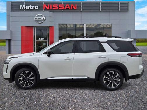 White Pearl 2026 Nissan Pathfinder Platinum