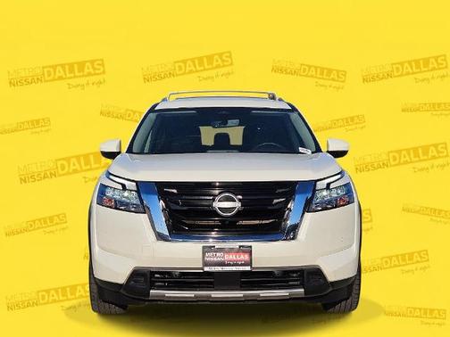 White 2024 Nissan Pathfinder SL