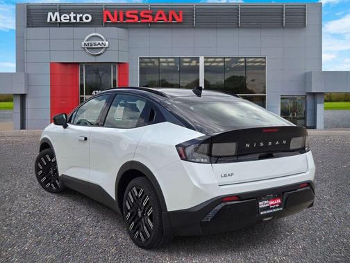 White / Black 2026 Nissan Leaf PLATINUM+