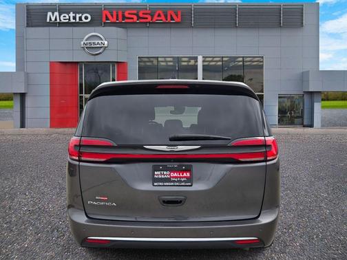 2023 Chrysler Pacifica Touring-L