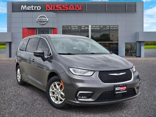 2023 Chrysler Pacifica Touring-L