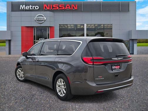 2023 Chrysler Pacifica Touring-L