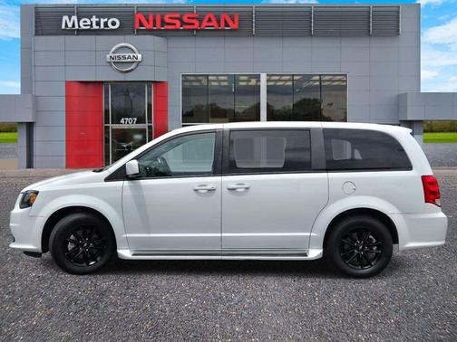 White 2019 Dodge Grand Caravan SXT