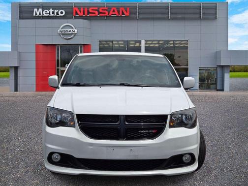 White 2019 Dodge Grand Caravan SXT