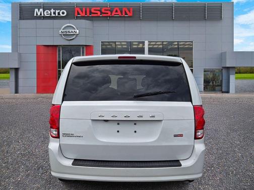 White 2019 Dodge Grand Caravan SXT
