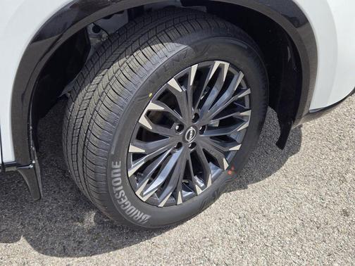 Everest White P 2026 Nissan Rogue Platinum