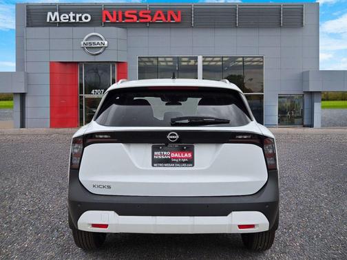 Fresh Powder 2026 Nissan Kicks SV