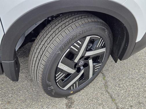 Fresh Powder 2026 Nissan Kicks SV