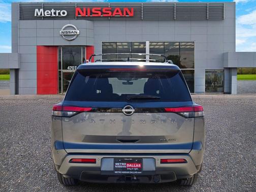 2026 Nissan Pathfinder SL