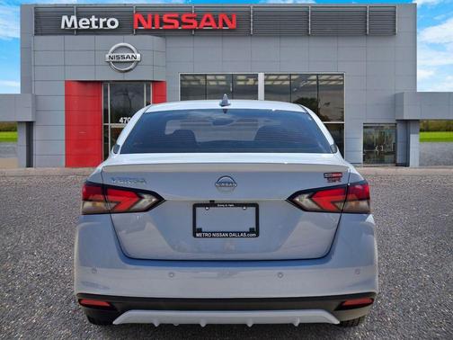 Gray Sky Pearl 2025 Nissan Versa 1.6 SR