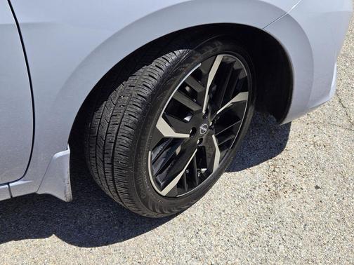 Gray Sky Pearl 2025 Nissan Versa 1.6 SR